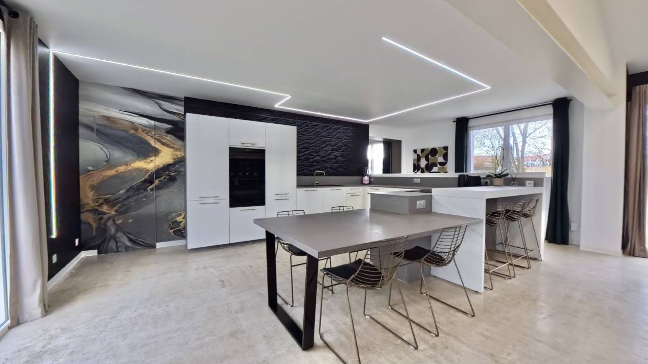 PROPRI&Eacute;T&Eacute; D'EXCEPTION R&Eacute;NOV&Eacute;E AVEC 1,8 HA DE TERRAIN 