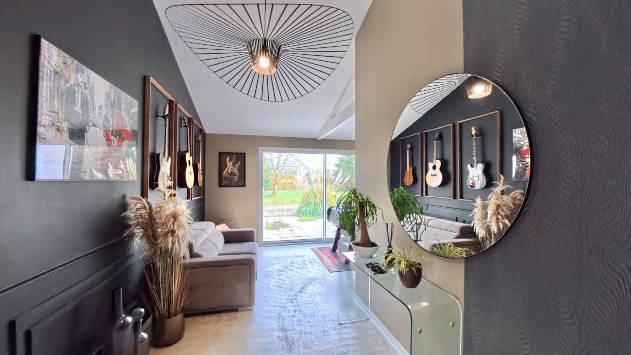 PROPRI&Eacute;T&Eacute; D'EXCEPTION R&Eacute;NOV&Eacute;E AVEC 1,8 HA DE TERRAIN 