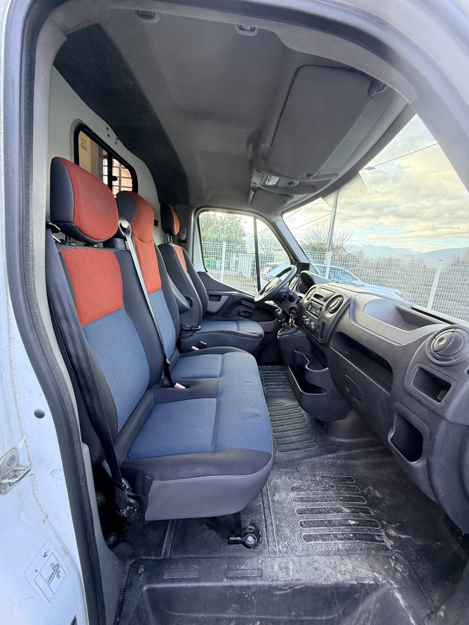 Camion VL Chevaux &ndash; Renault Master III &ndash; 2 places &ndash; Tr&egrave;