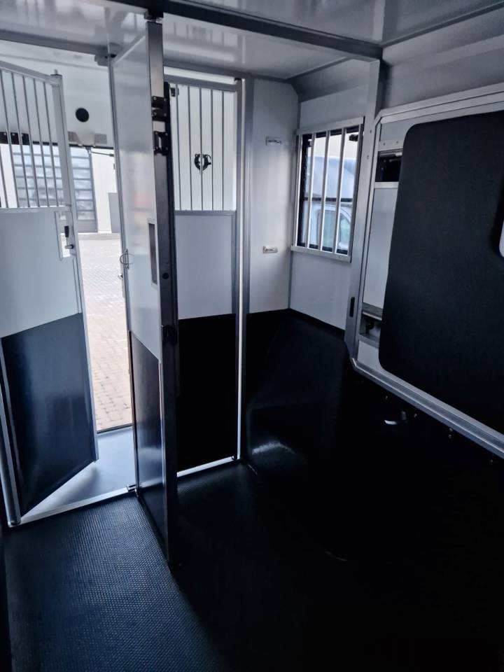 AKX DOUBLE CABINE STALLE Master4 170 dci 