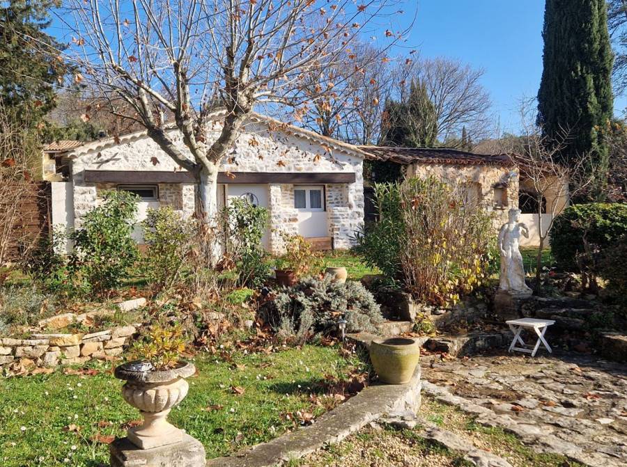 Propri&eacute;t&eacute; avec &eacute;curies, rond de longe & carri&egrave;re