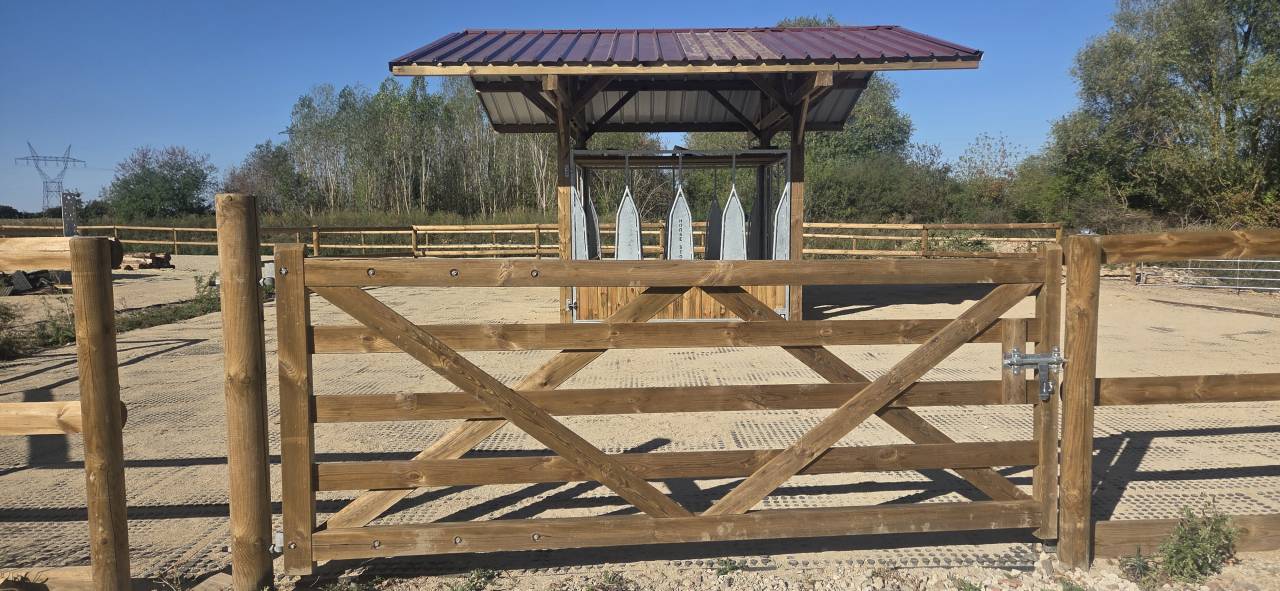 Pension chevaux en &eacute;curie active NOZAY 91