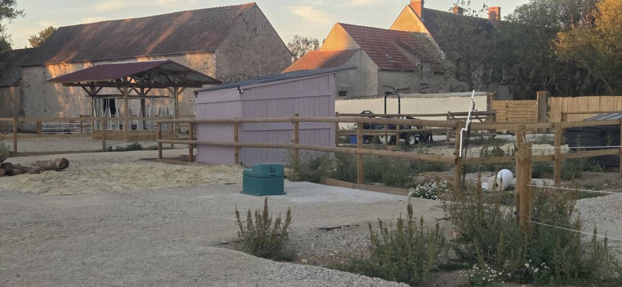 Pension chevaux en &eacute;curie active NOZAY 91