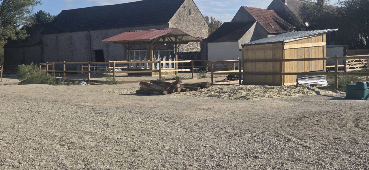 Pension chevaux en &eacute;curie active NOZAY 91
