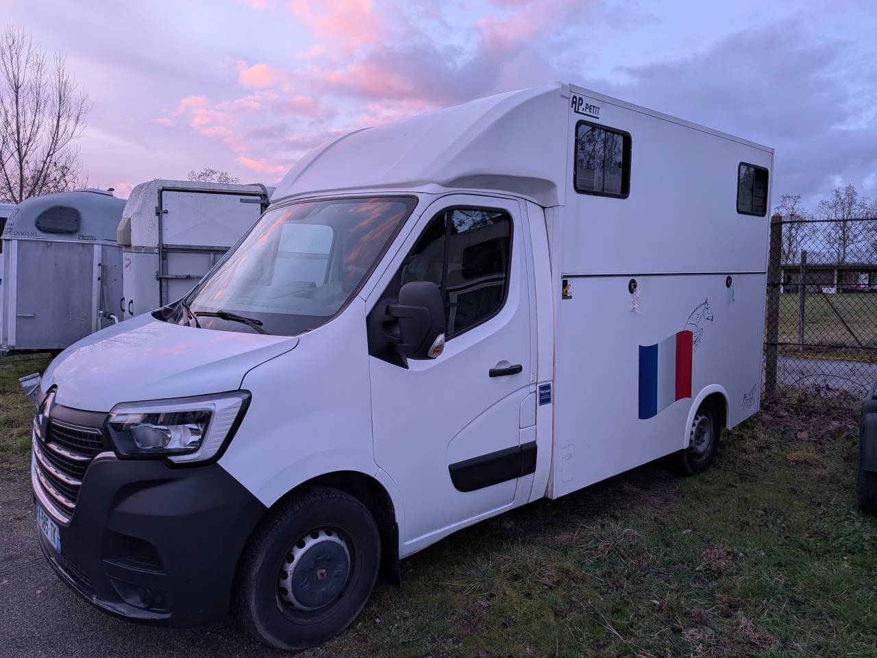 Petit camion 2 chevaux 