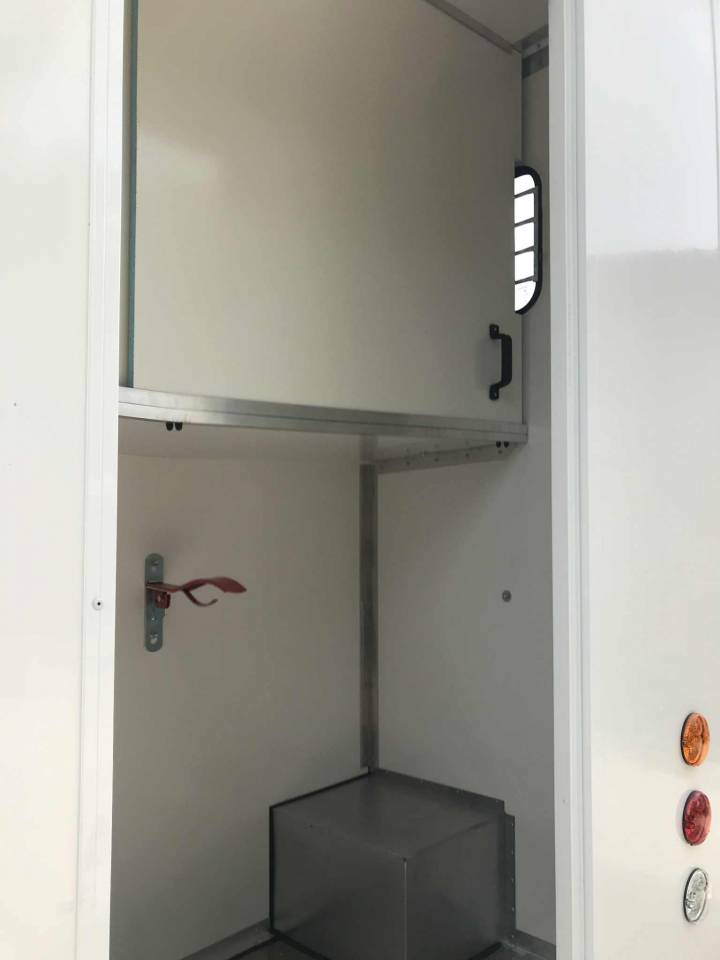 Camion chevaux carrosserie neuve 34 000 &euro; ttc