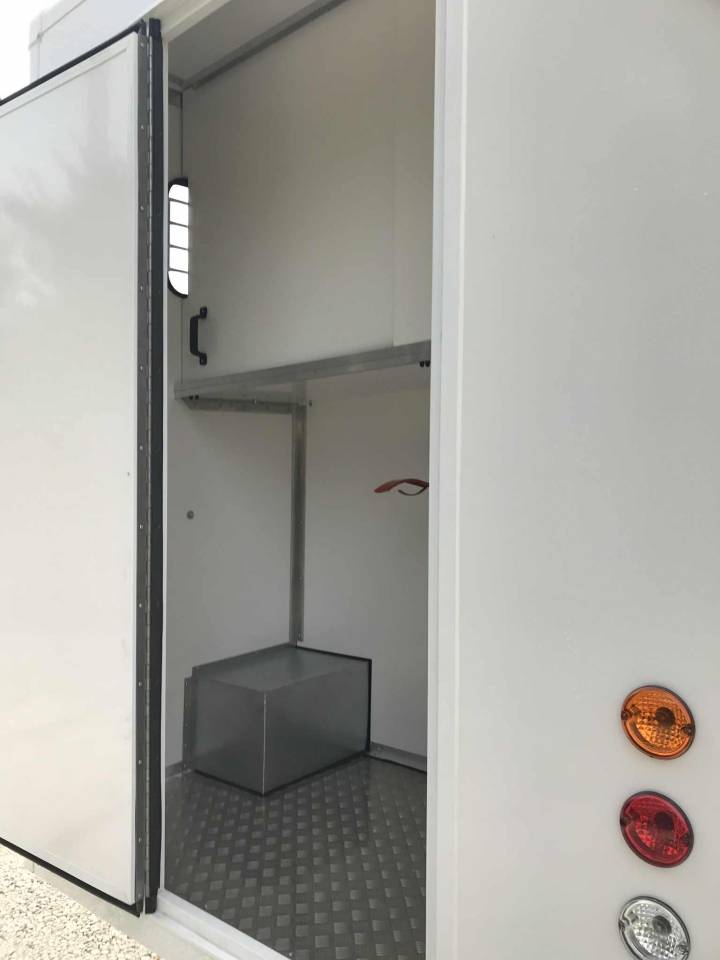 Camion chevaux carrosserie neuve 34 000 &euro; ttc