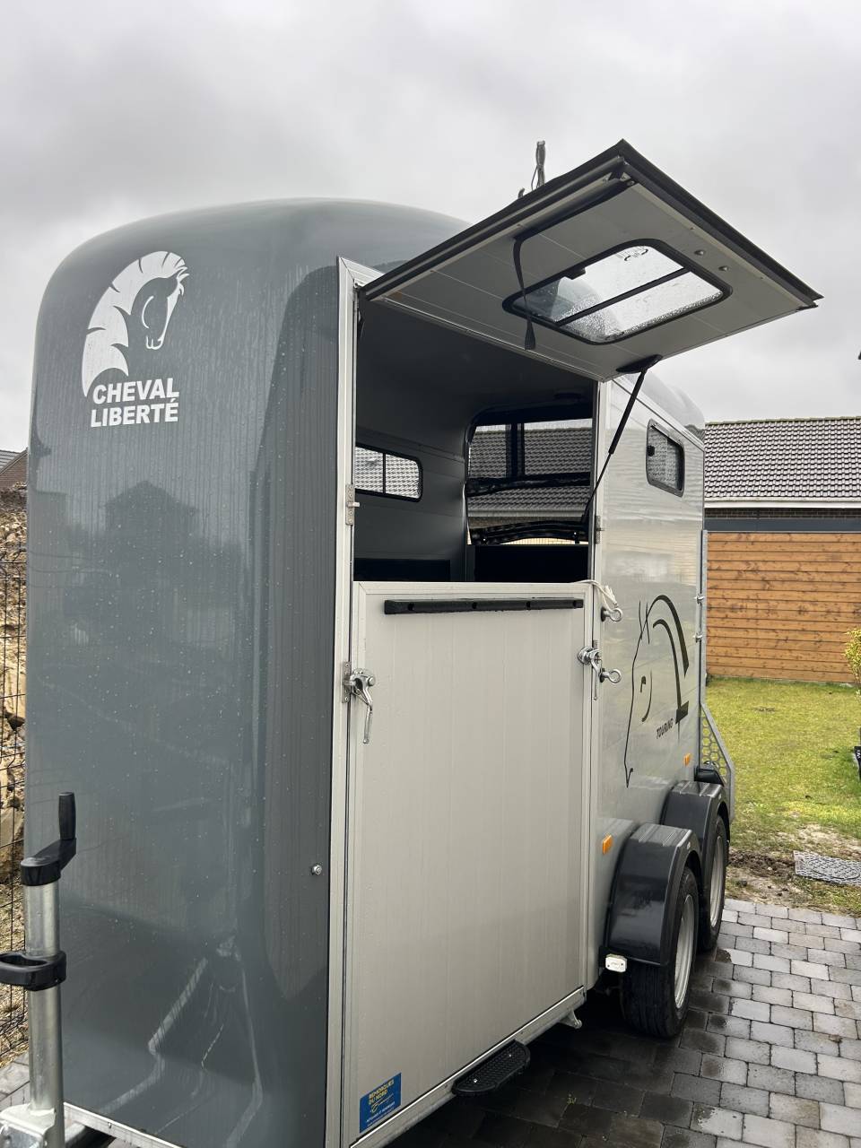 Van cheval Touring one 2024 sous garantie jusqu&rsquo;&agrave; 2029