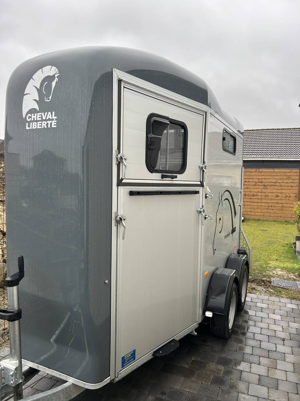 Van cheval Touring one 2024 sous garantie jusqu&rsquo;&agrave; 2029