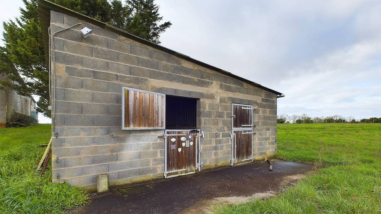 Propri&eacute;t&eacute; &eacute;questre CHARRON (17) sur 1,3 ha