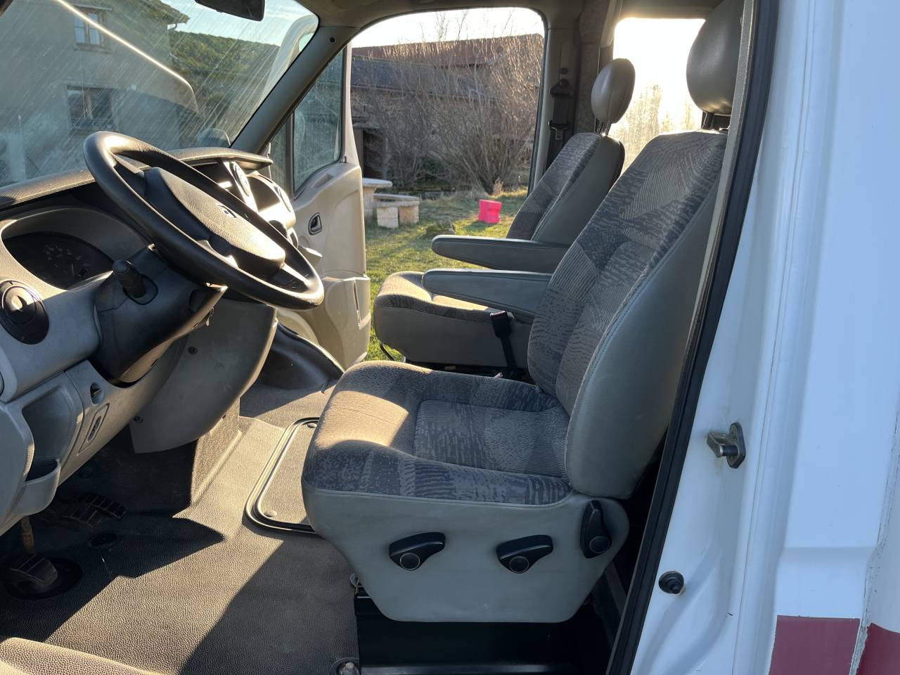 Camion VL 2 chevaux 5 places