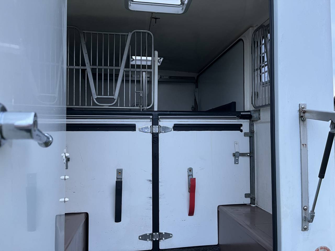 Camion VL 2 chevaux 5 places