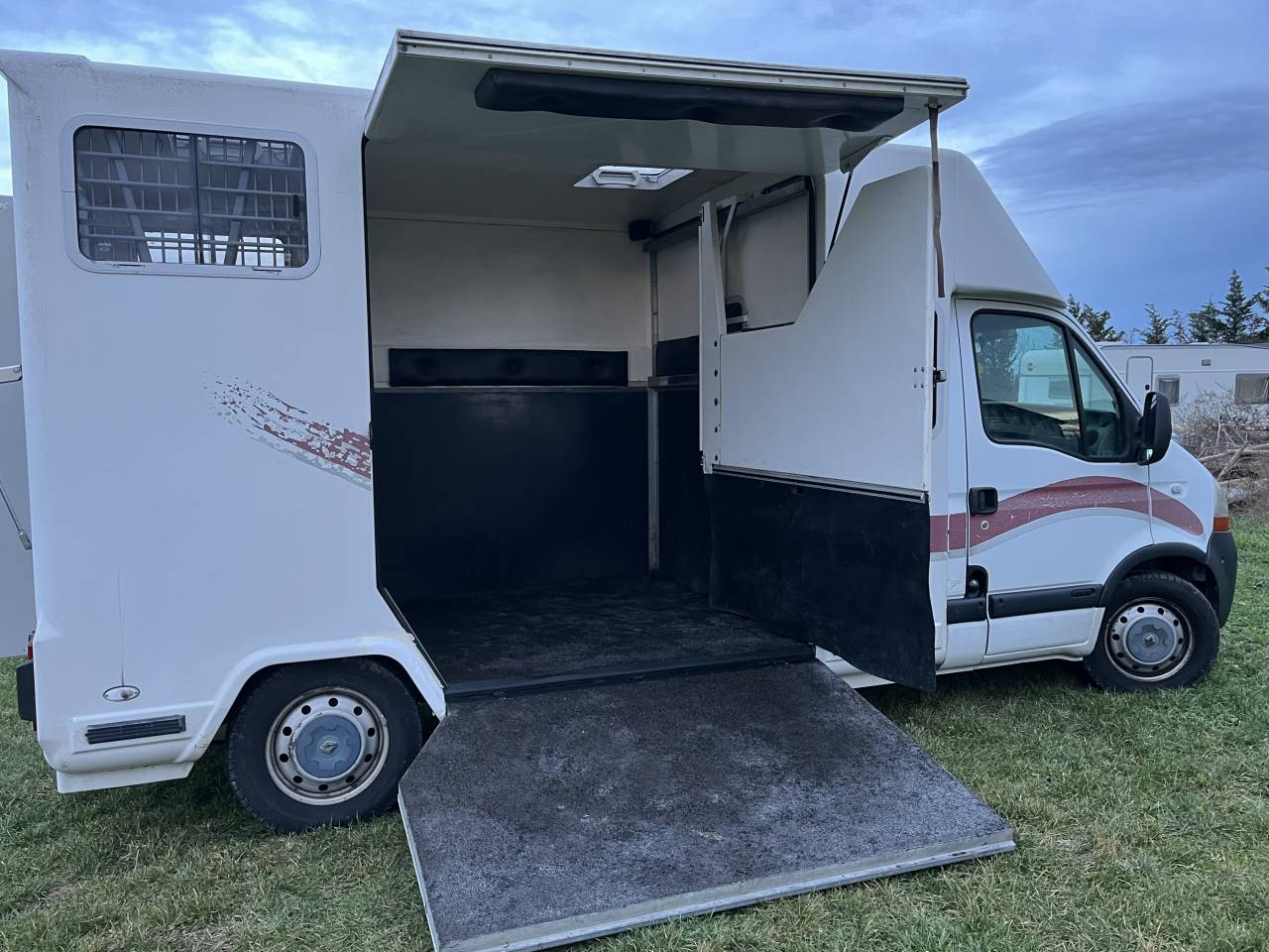 Camion VL 2 chevaux 5 places