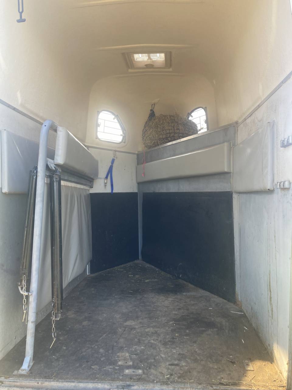 Van cheval libert&eacute; 1 place en oblique- unique-