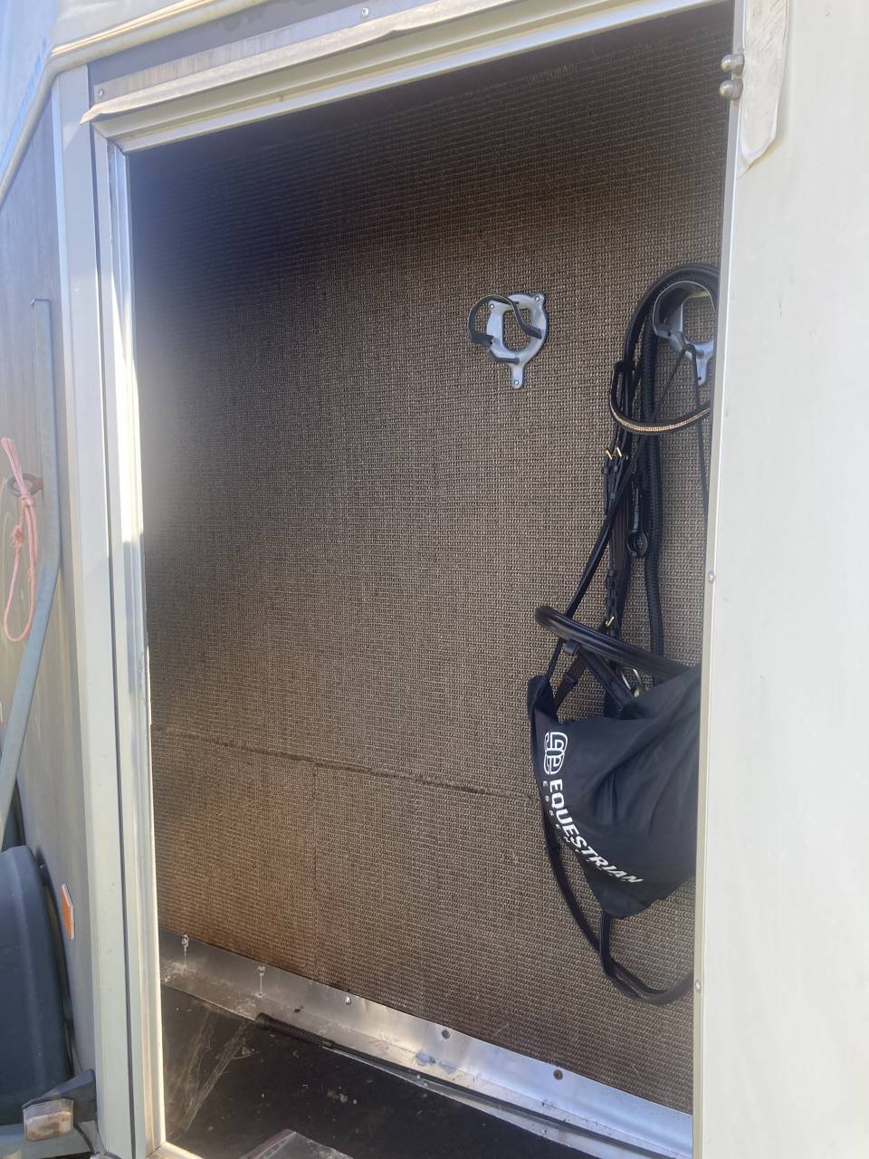 Van cheval libert&eacute; 1 place en oblique- unique-