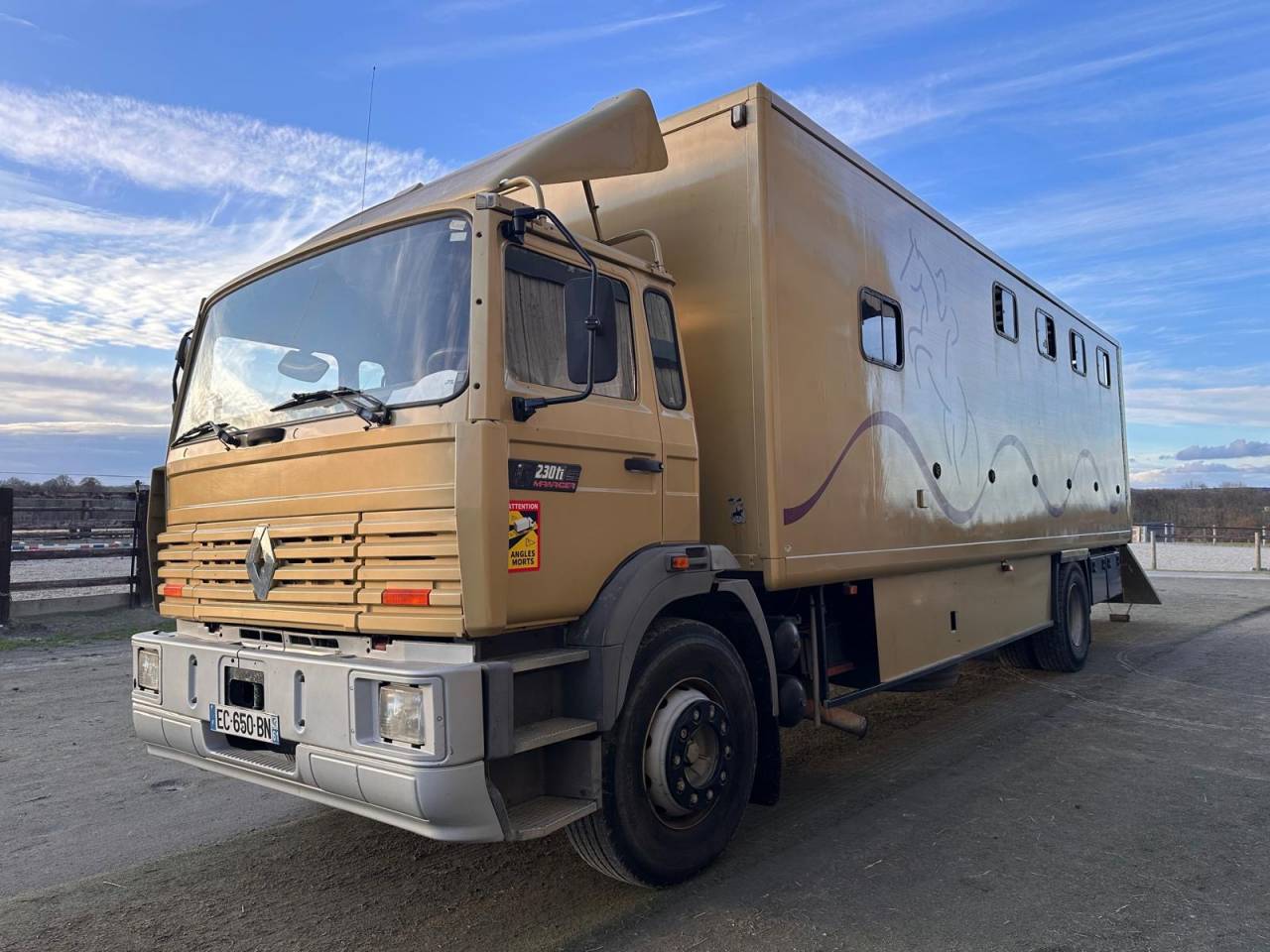 &Agrave; VENDRE &ndash; Camion 6 Chevaux