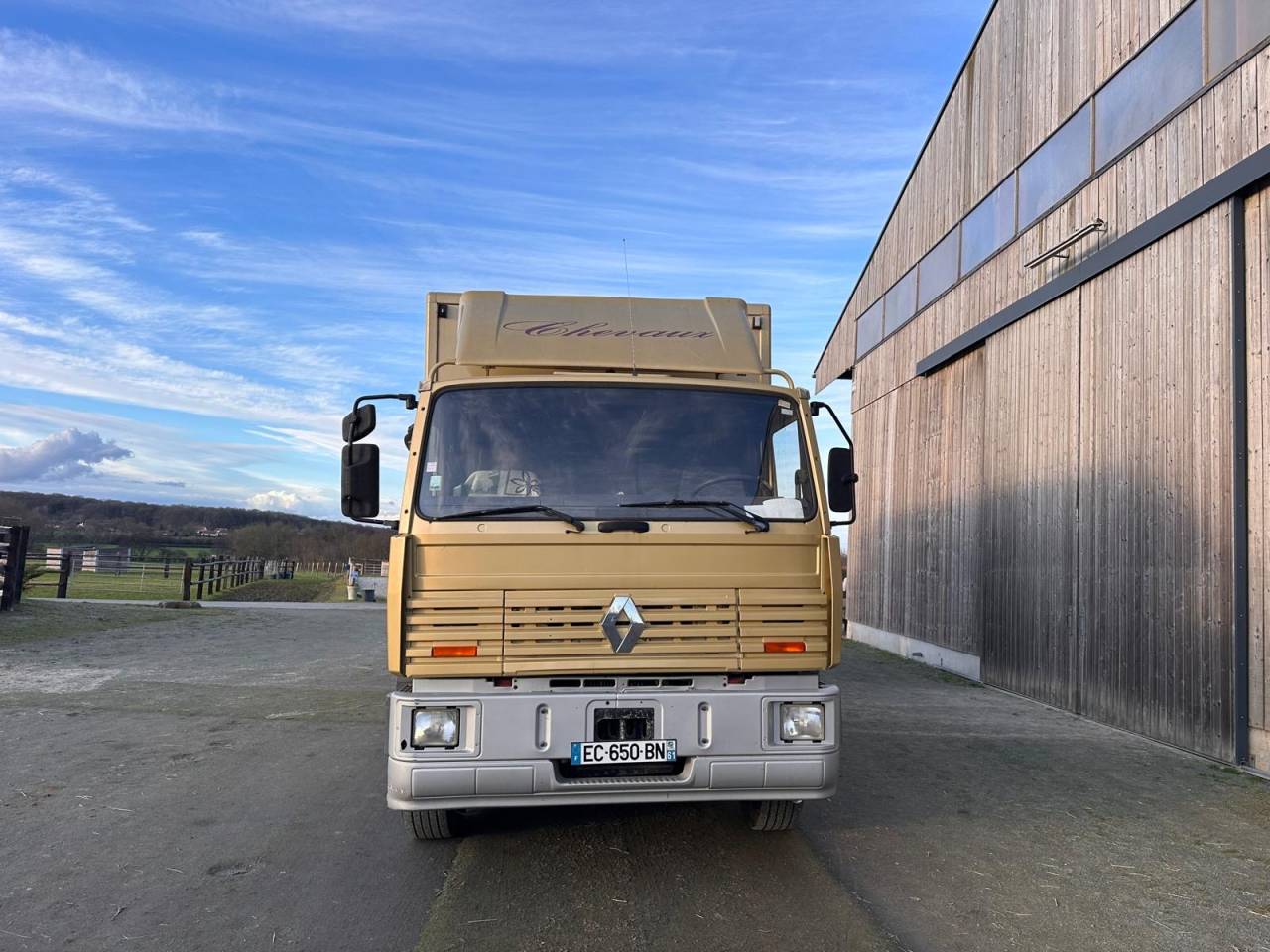 &Agrave; VENDRE &ndash; Camion 6 Chevaux