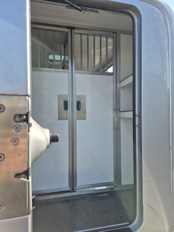 Krismar 2 horses truck