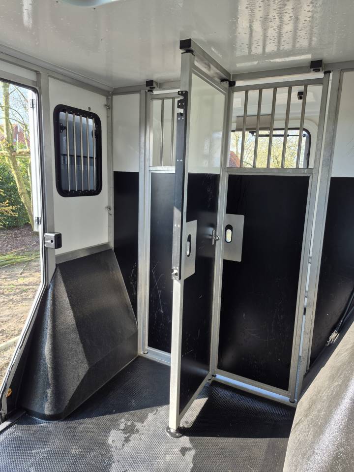 Krismar 2 horses truck