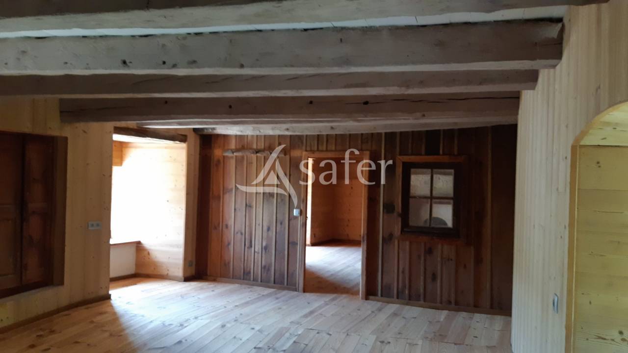 Propri&eacute;t&eacute; en pierre sur 5 hectares proximit&eacute; Aveyron