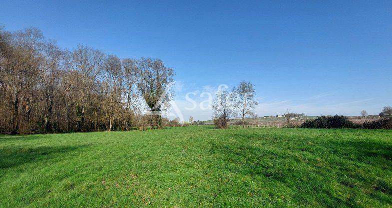 LIBOURNAIS: Hangar agricole + 8 hectares