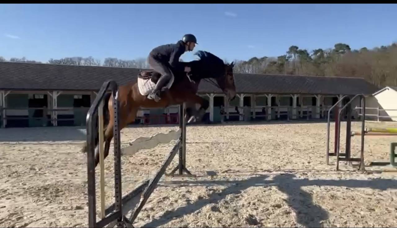 4 ans gros papiers pr&ecirc;te &agrave; pr&eacute;former