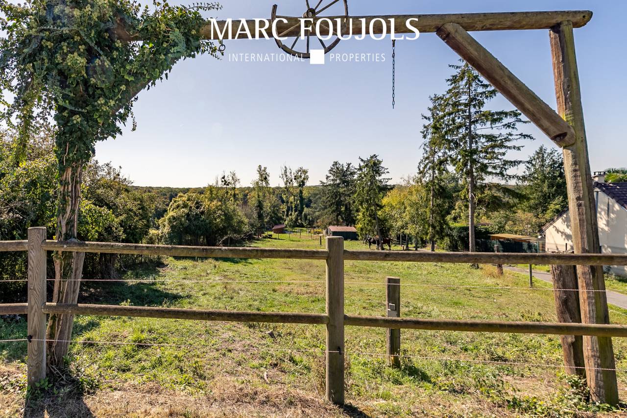 Proche Chantilly - Maison avec boxes &agrave; chevaux