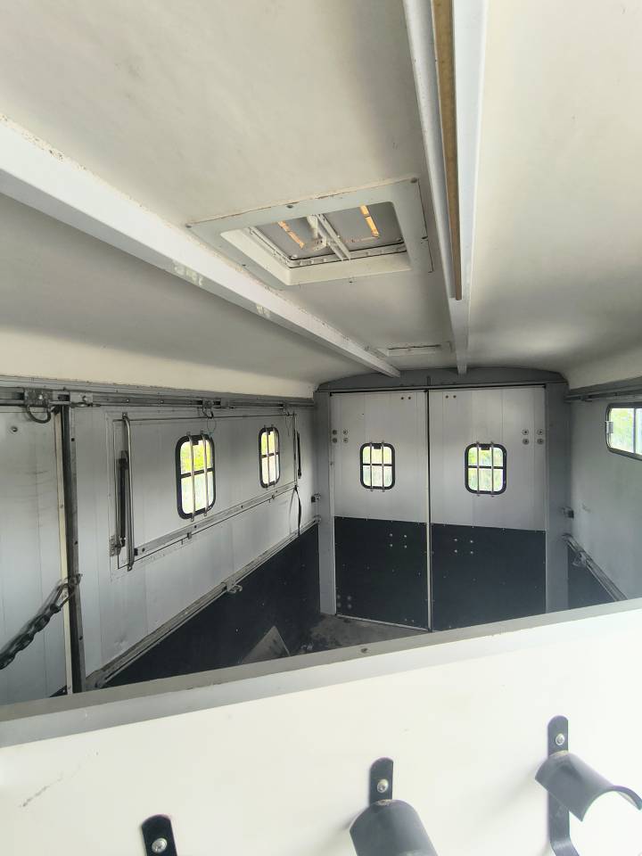 Van cheval libert&eacute; 3 places obliques 