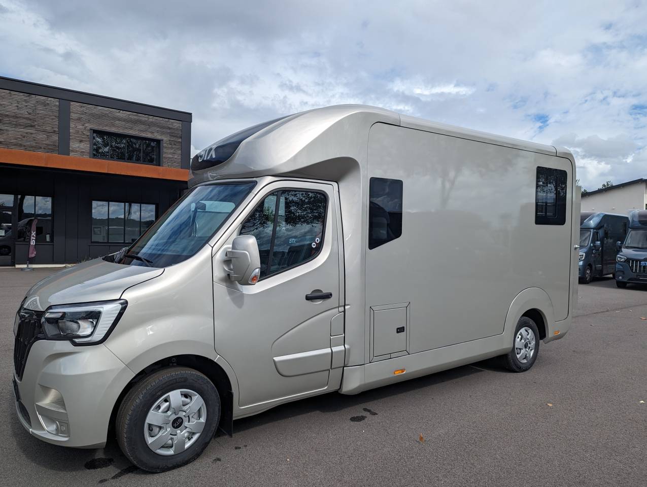 Vends Camion STX 5 places en Standart