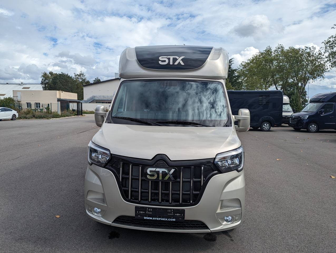 Vends Camion STX 5 places en Standart