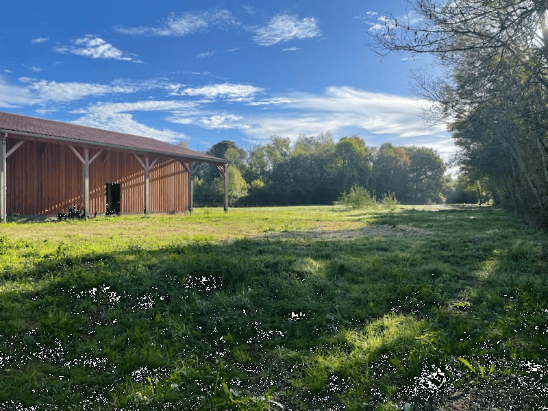 Belle propri&eacute;t&eacute; agricole &agrave; Montagne (Saint-Emilion)