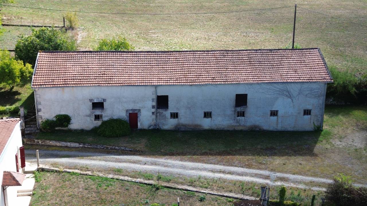 Propri&eacute;t&eacute; de caract&egrave;re avec 28 ha P&eacute;rigord Vert