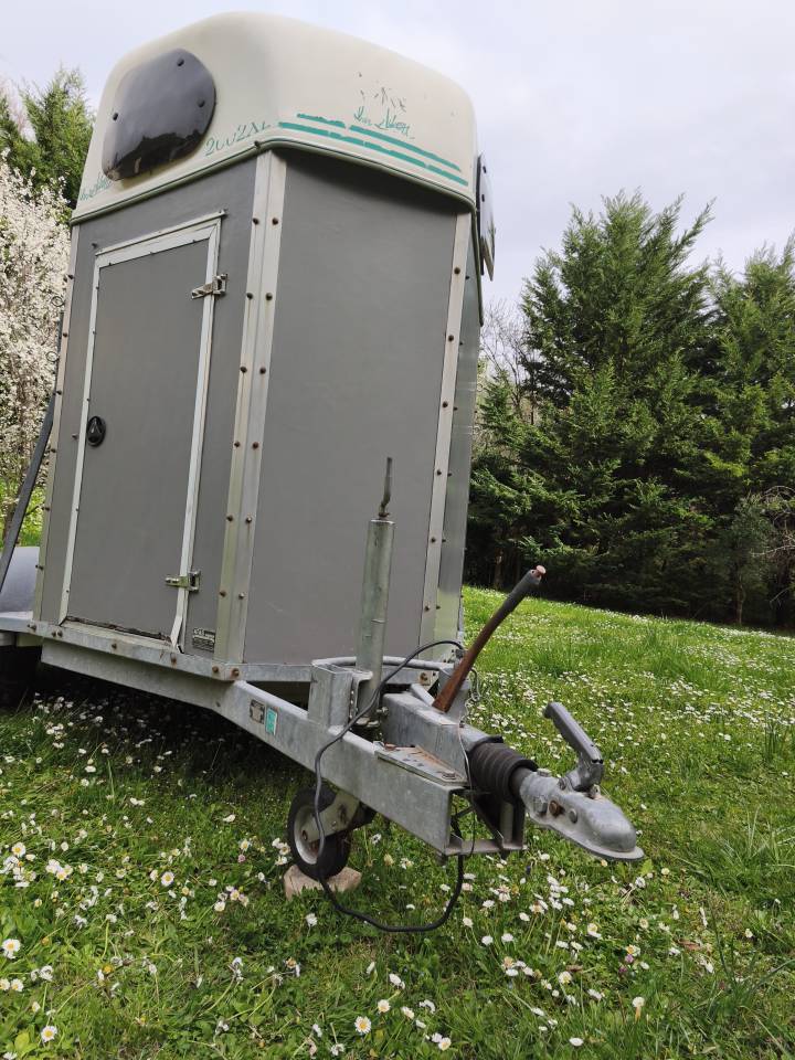 VAN DEUX CHEVEAUX MARQUE CHEVAL LIBERTE DE 2003