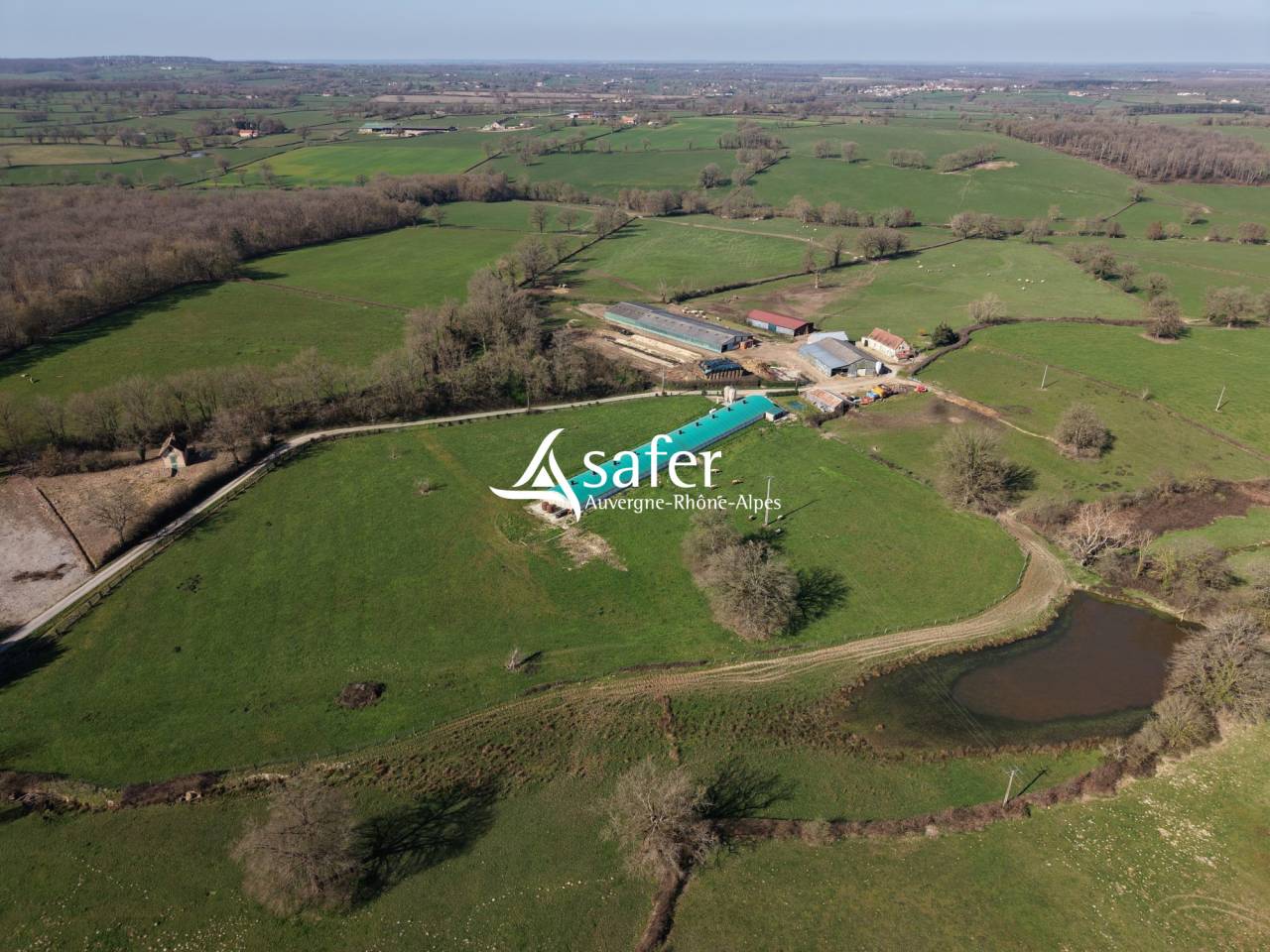 Exploitation avicole / bovin - Secteurs Moulin Montlu&ccedil;on