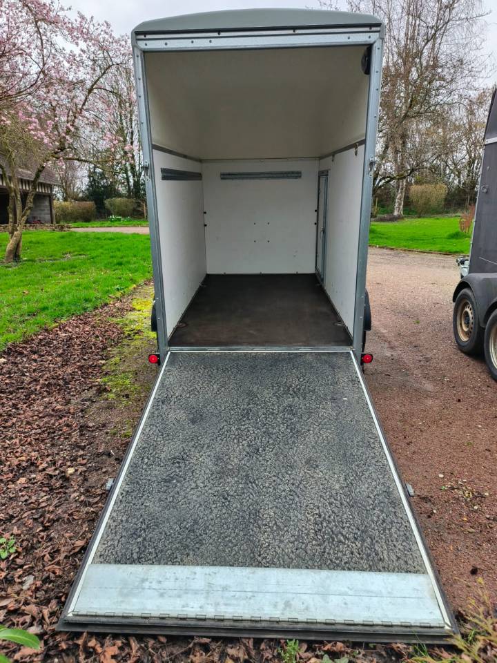 A vendre remorque fourgon B&ouml;ckmann