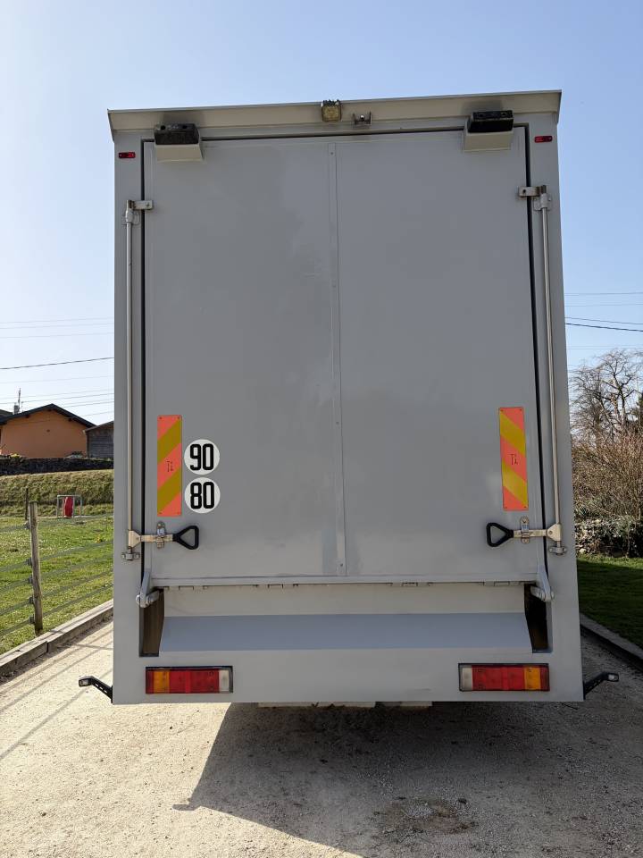 Camion chevaux 4 places + home car