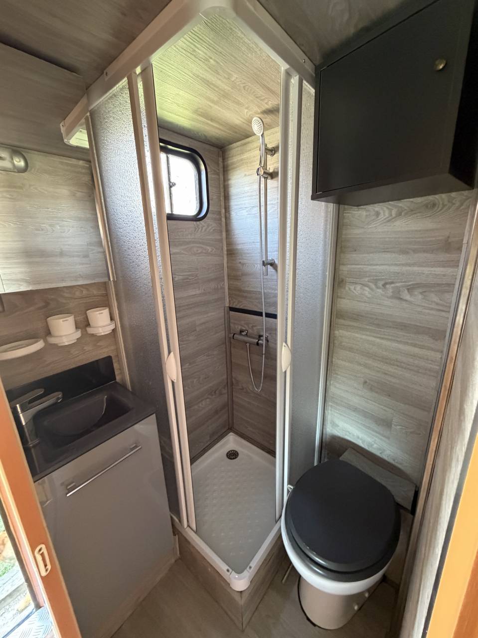 Camion chevaux 4 places + home car