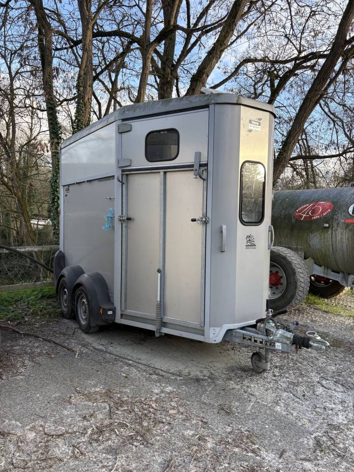 Van Ifor Williams 2 places