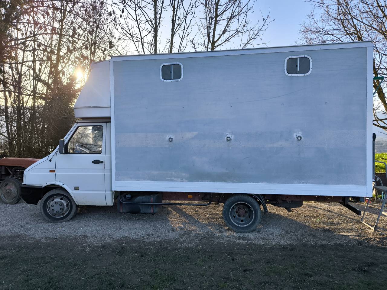 Camion VL chevaux IVECO