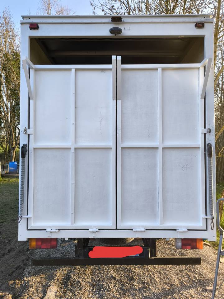 Camion VL chevaux IVECO