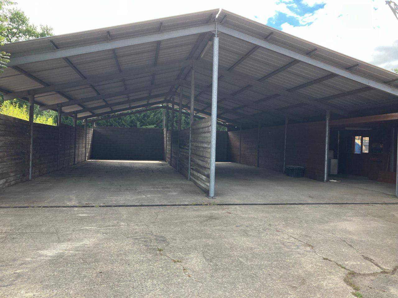 Ecurie &agrave; vendre Centre d&rsquo;entra&icirc;nement de Sers (Pau)