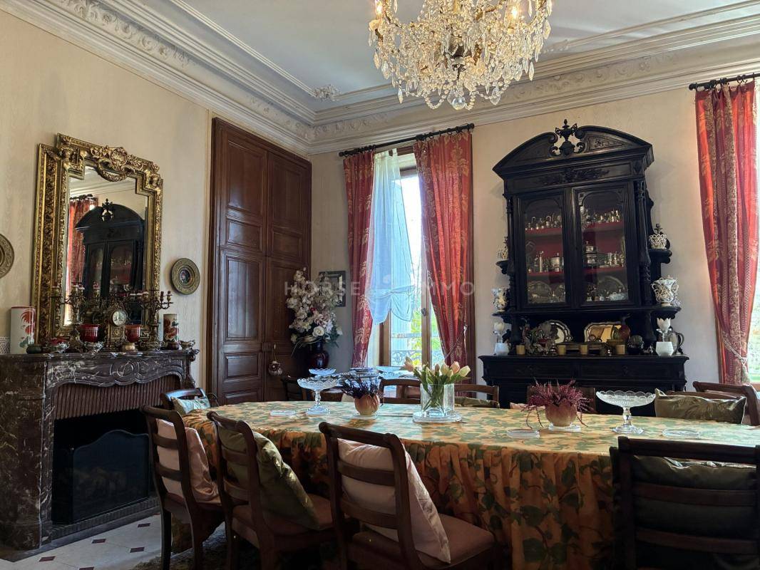 Domaine d'exception avec ch&acirc;teau XIX? si&egrave;cle, g&icirc;tes et 13