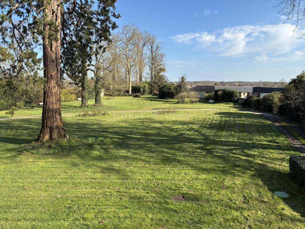 Domaine d'exception avec ch&acirc;teau XIX? si&egrave;cle, g&icirc;tes et 13