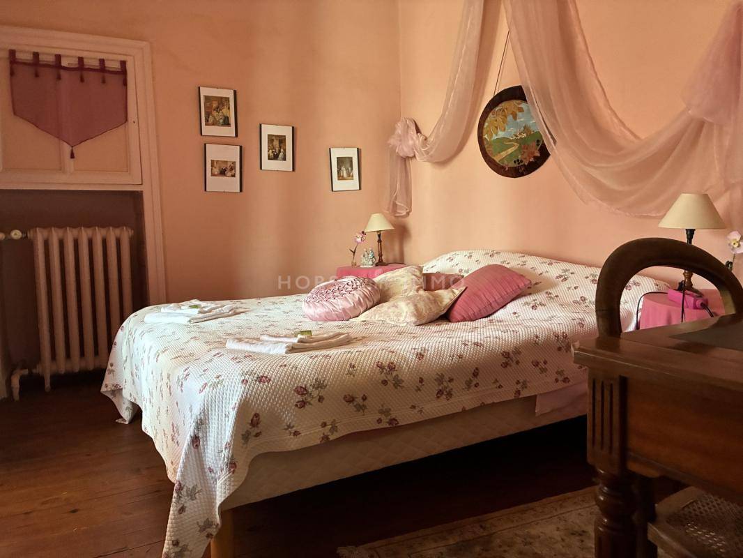 Domaine d'exception avec ch&acirc;teau XIX? si&egrave;cle, g&icirc;tes et 13