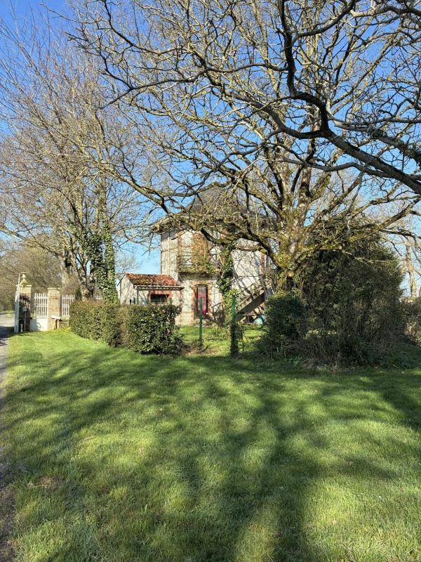 Domaine d'exception avec ch&acirc;teau XIX? si&egrave;cle, g&icirc;tes et 13