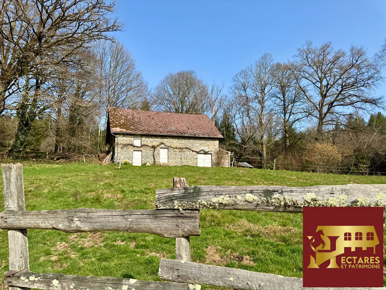 Propri&eacute;t&eacute; cl&eacute; en main avec 6,2 ha et rivi&egrave;re