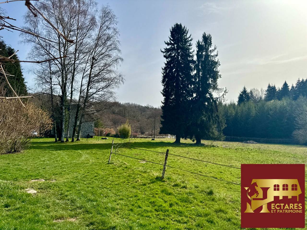 Propri&eacute;t&eacute; cl&eacute; en main avec 6,2 ha et rivi&egrave;re