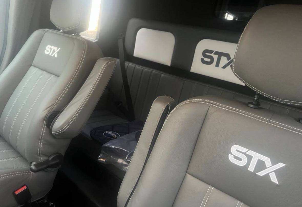 Vl stx 2023 30000km / 5 places assises