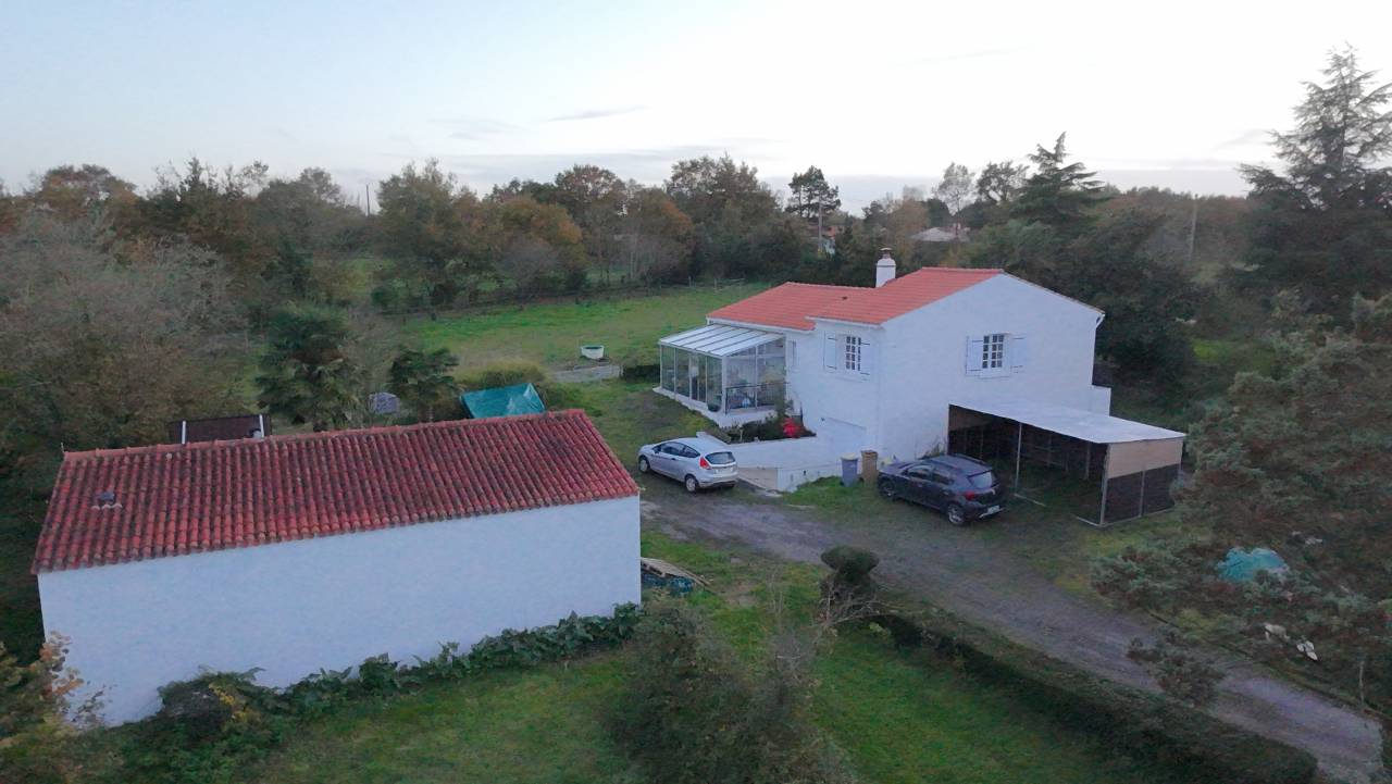 Maison avec &eacute;tang priv&eacute; et 1,4Ha - Id&eacute;al chevaux/nature