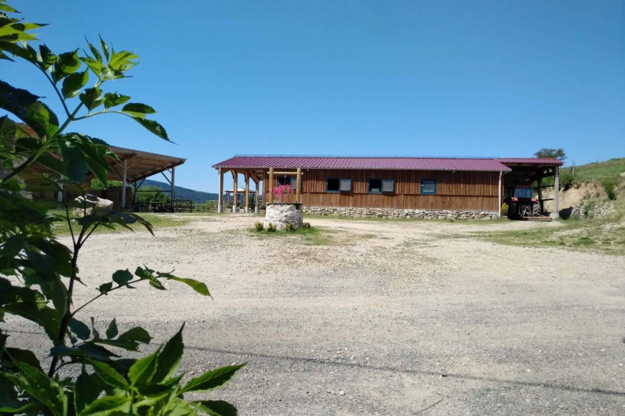 Propri&eacute;t&eacute; &eacute;questre d'environ 45 hectares &agrave; Arconsat 63